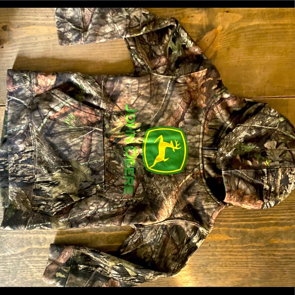 🌻Size 6 John Deere hoody